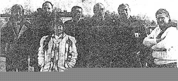 Sur le parking du GB d'Eupen (Belgique), dimanche 3 décembre 1989, ce qui      reste de l'équipe des enquêteurs de la SOBEPS au début de la vague. De gauche à droite : MM. M. Vander Elst,      enquêteur ; C. Verhoeven (assistant de laboratoire) ; Boitte, Vertongen, Bougard, Clerebaut. À l'avant plan : Mme C. P., abductée en France au début des années 1970s      s2Boitte, F.